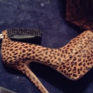 Alice an Olivia shoes  leopard print heels sooo hott an sexy !!!
